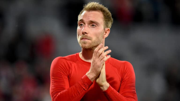 Manchester United’s Eriksen advises Lockyer to take time in recovery from cardiac arrest