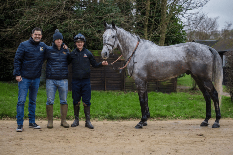 Racing Club enjoys three victories in three days as Farceur Du Large wins at Sandown