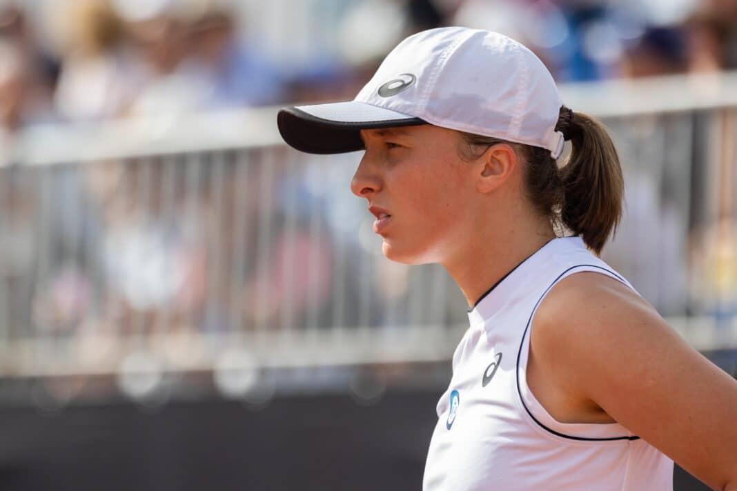 Iga Swiatek was dumped out of the Australian Open on Saturday
