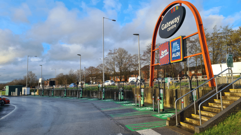 Oldham shoppers receive ultra-rapid charging hub at retail park