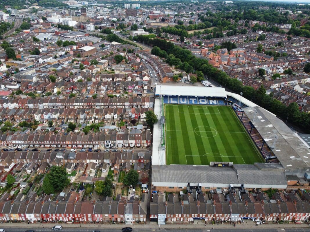 Manchester United travel to Kenilworth Road on Sunday