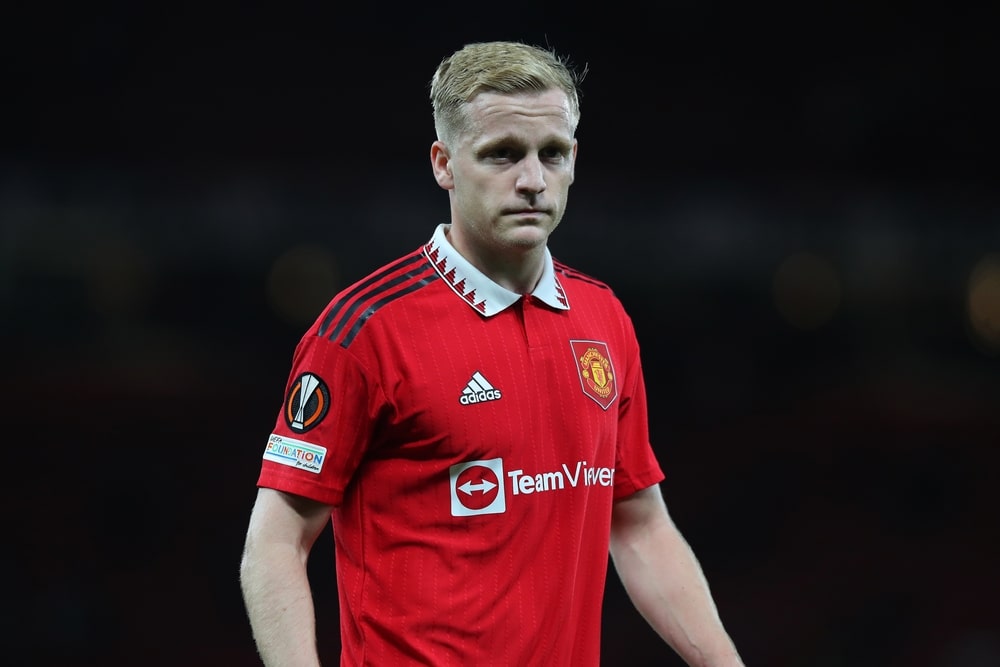 Donny Van de Beek playing football for Man United