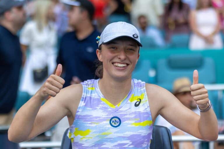 Wimbledon 2024: Swiatek extends win streak to 20 games with victory in first round