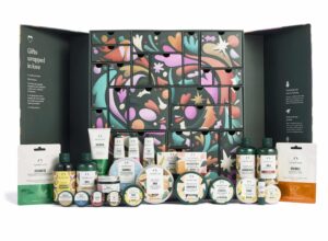 A 2025 guide to Christmas gifts for mum 1 The Body Shop Ultimate Advent Calendar White Background min scaled e1761647523925