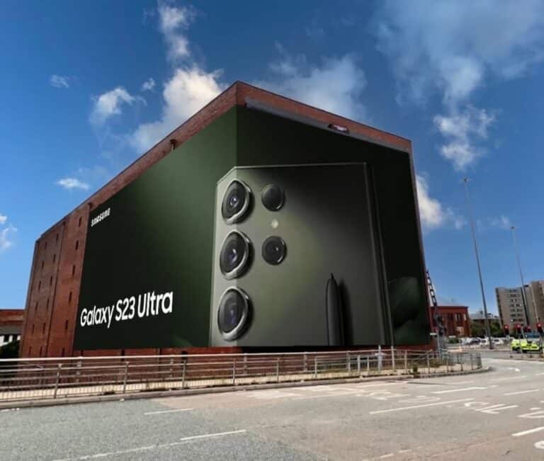 The Manchester Screen becomes the largest combined banner and digital billboard in the UK