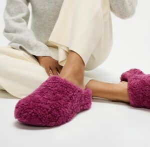 this SHUV CURLY SHEARLING CLOGS RUBY E5S 288 2025