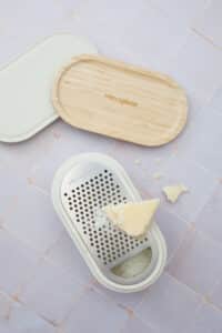 Microplane Container Grater Cashmere Beige Lifestyle 2