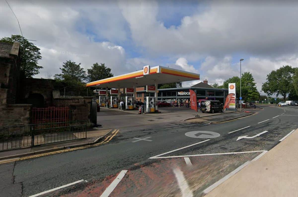 1779610064 835 0 shell garage oldhamJPG